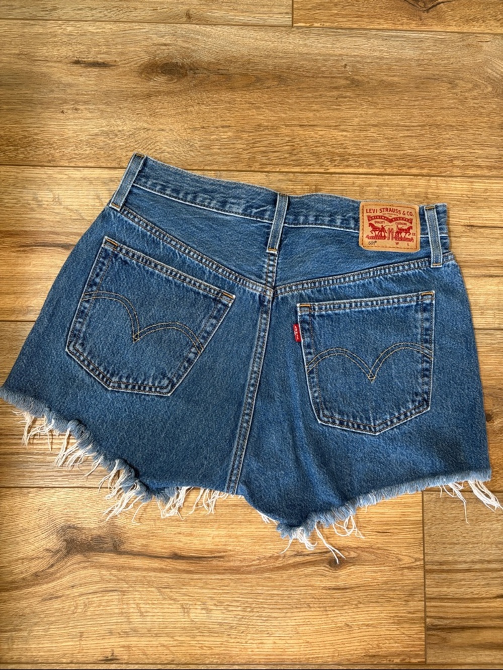 Levi 501 Shorts - Picture 3 of 5